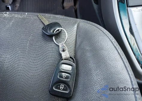 2013 Hyundai Elantra Limited из США, поврежденный, VIN 5NPDH4AE0DH284069